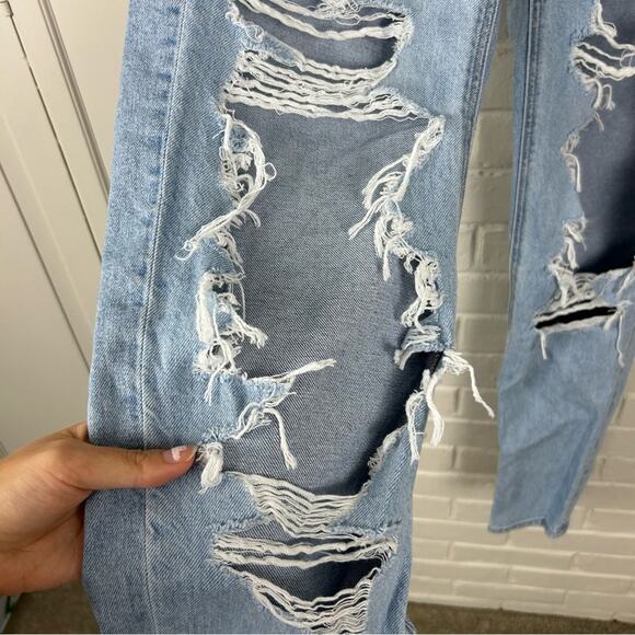 American Eagle Distressed Light Wash 90s Straight Leg Jeans Size 00 - Picture 9 of 13
